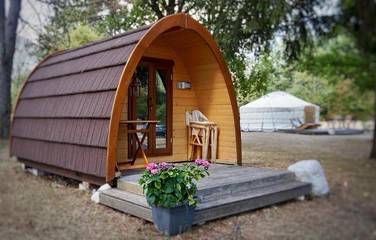 Tente pour 2 personnes, avec jardin et terrasse dans l' Ain