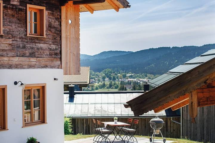 Ferienhaus für 4 Personen, mit Balkon und Whirlpool sowie Garten und Sauna in Drachselsried