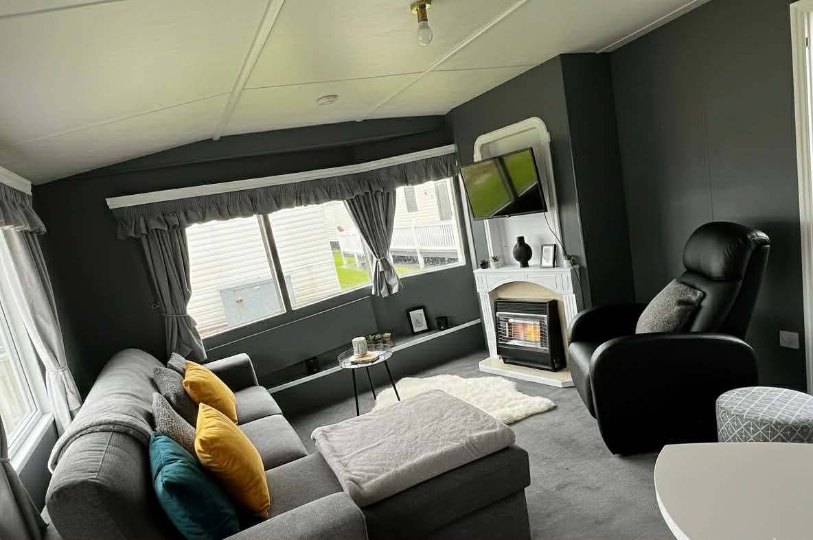 Cozy Caravan in Skegness for 8 in Skegness, Lincolnshire