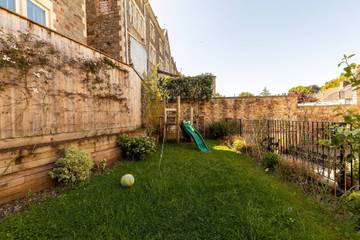 Vacation Rental for 9 Guests in Bristol, South West England, Picture 4