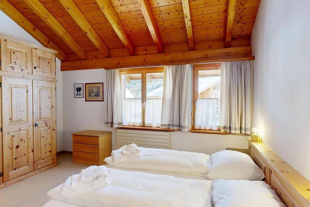 Ganze Wohnung, Apartment Auricula 3.3 - 3.5 Zimmer-Dachwohnung in Sils Maria, Sils im Engadin/Segl