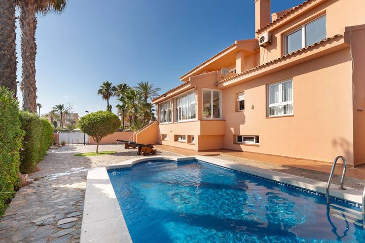 Villa for 12 people, with balcony and garden - 1