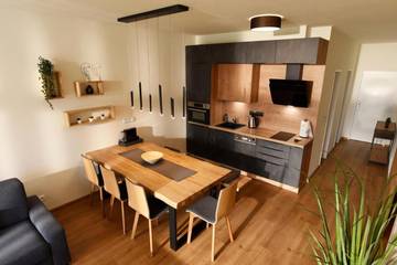 Ferienwohnung für 7 Personen, mit Ausblick und Sauna sowie Pool und Garten in Lipno