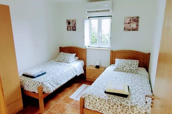 Family-friendly Cottage With Pool In Stunning Location in Alvorge, Leiria District