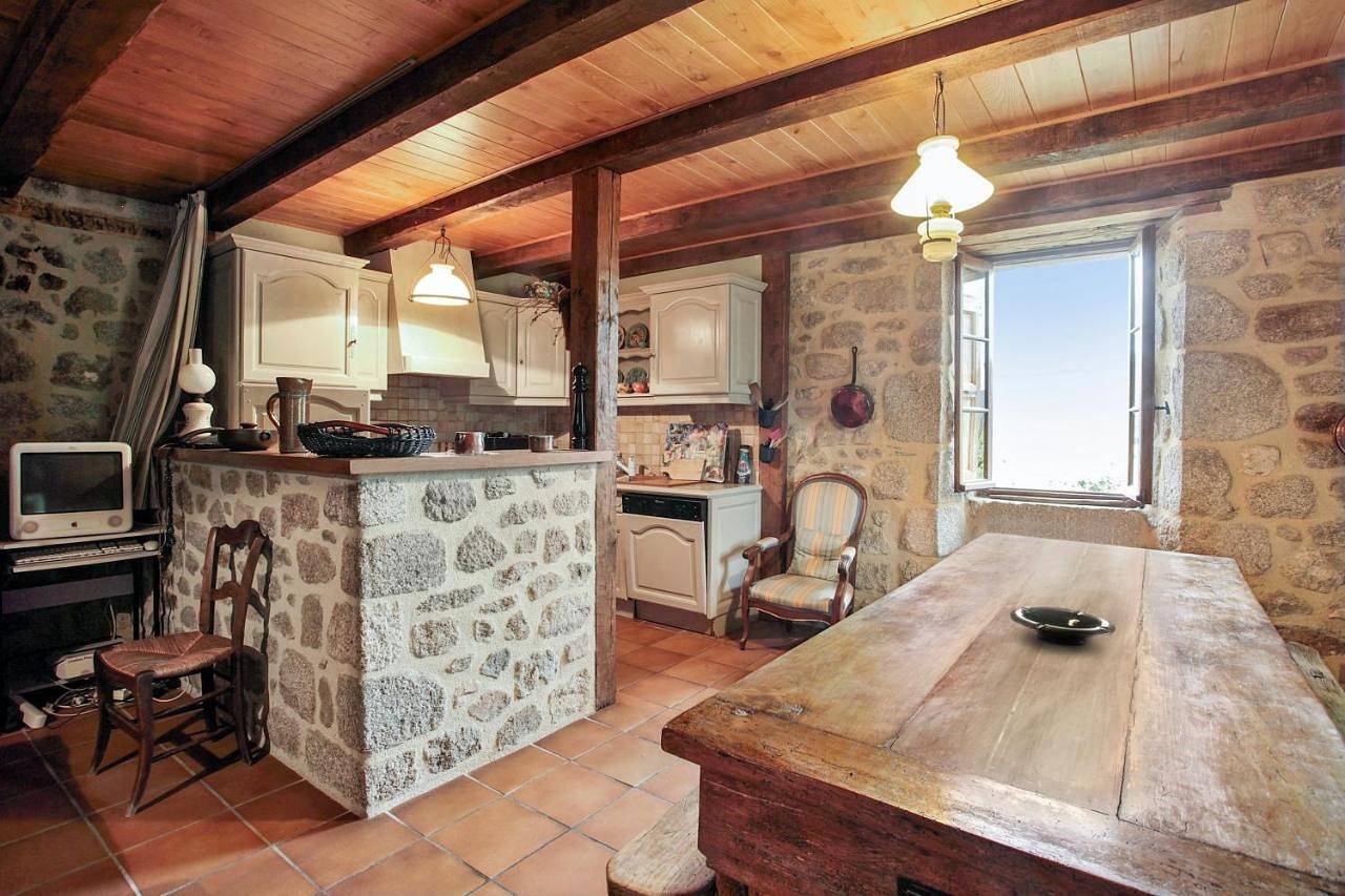 Three-Bedroom Holiday Home in Sénezergues, Région d'Aurillac