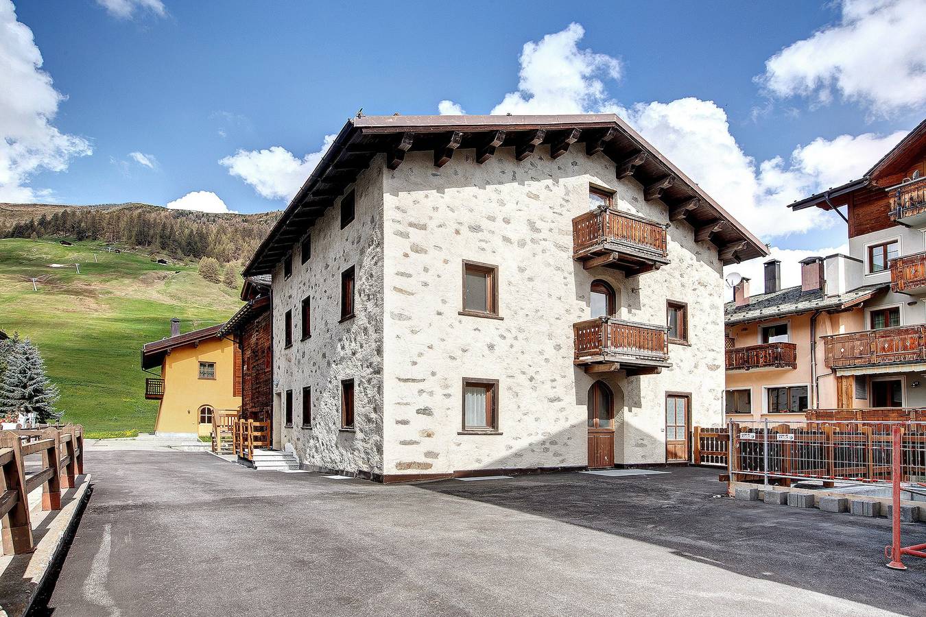 Entire apartment, Apartment 'Elisabetta n2' with Mountain View & Wi-Fi in Livigno (Town), Livigno