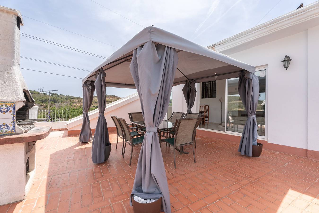 Ganze Wohnung, Apartment „Villa Casablanca“ mit Bergblick, privatem Pool und Wlan in Torrent, Valencia Provinz