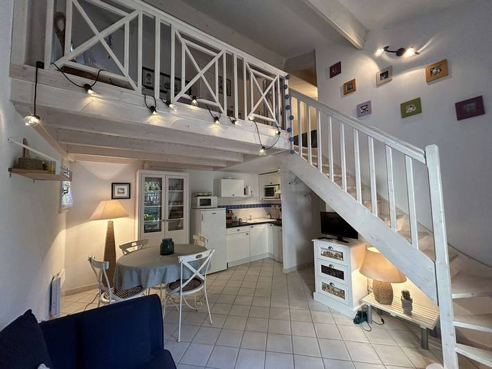 Location de vacances pour 5 personnes, avec terrasse ainsi que jardin et piscine dans Plage des Becs - 3