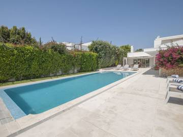 Casa rural para 8 personas, con piscina además de balcón y jardín en Costa da Caparica
