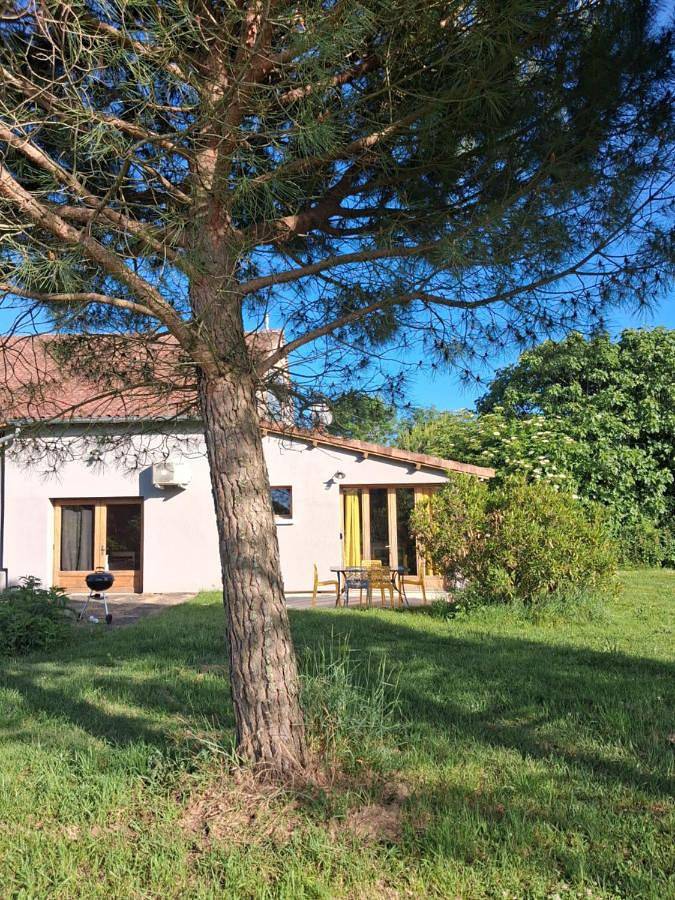 Gîte pour 5 personnes, avec Terrasse ainsi que Jardin et Piscine à Cadalen - 2