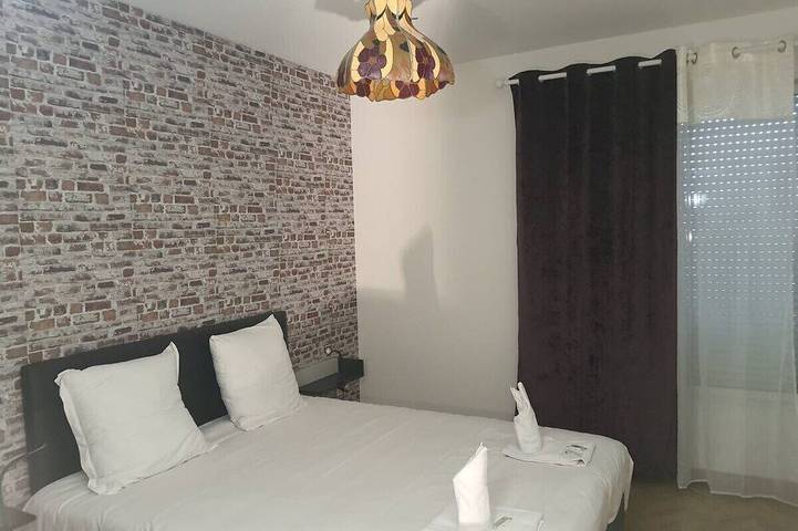 Ganze Wohnung, 2 Bedroom unit in front of Le Bourget airport in Le Blanc-Mesnil, Seine-Saint-Denis