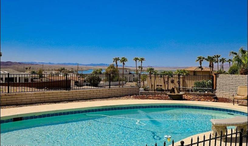 Vacation rental for 16 people, with pool in Lake Havasu City