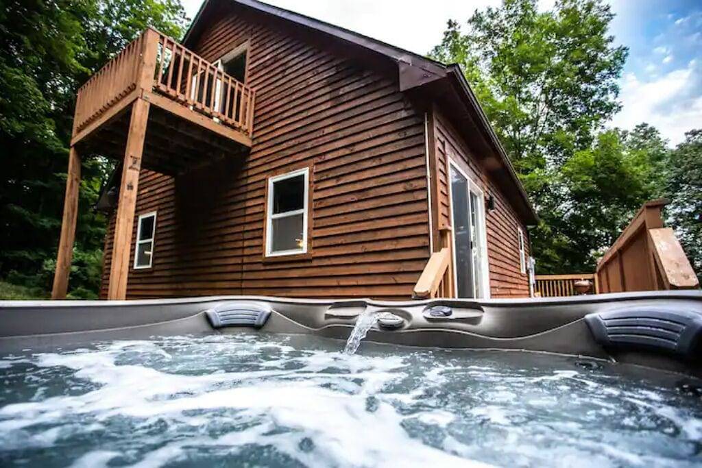 Secluded Cabin Getaway - 2 minutes to Warden Lake in Hardy County