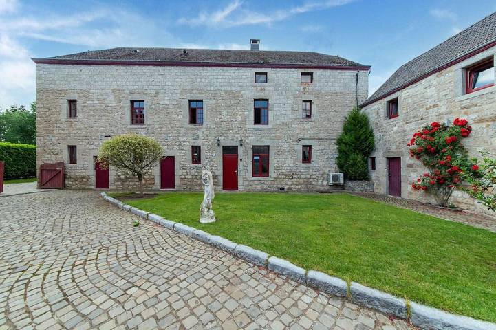 Location de vacances pour 27 personnes, avec jardin et sauna à Hotton