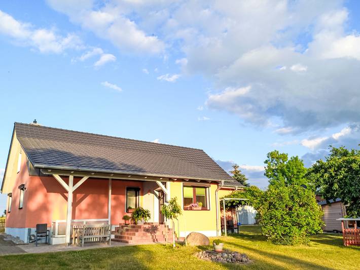 Ferienhaus für 6 Personen, mit Sauna und Garten sowie Ausblick und Terrasse, mit Haustier in Cölpin