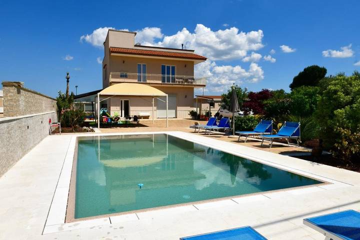 Appartamento per 8 persone, con Balcone e Terrazza nonché Giardino e Piscina a La Pergola