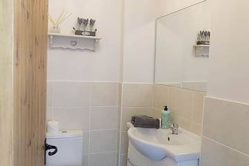 Glamping for 6 People in Amesbury, Wiltshire, Photo 4