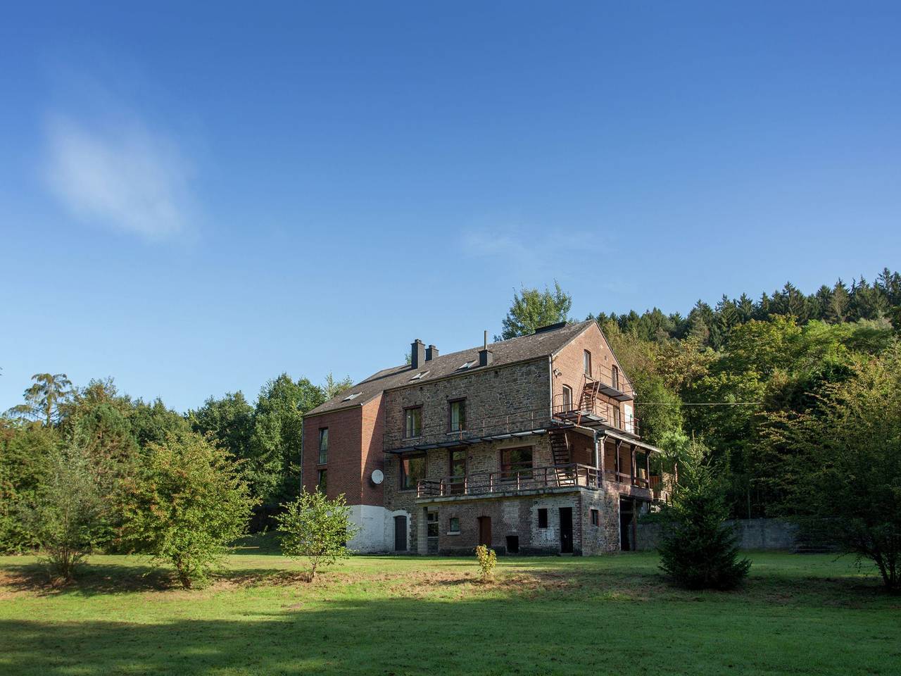 Geräumiges Ferienhaus mit überdachter Terrasse in Stoumont, Lüttich und Umgebung