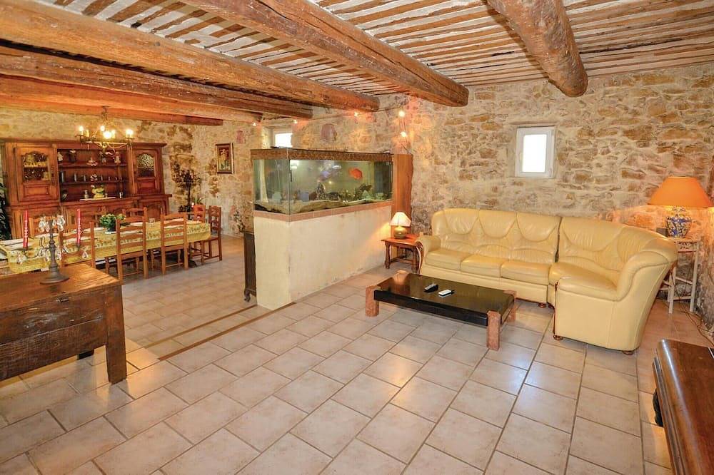 Geweldig huis in Jonquières in Jonquières, Vaucluse