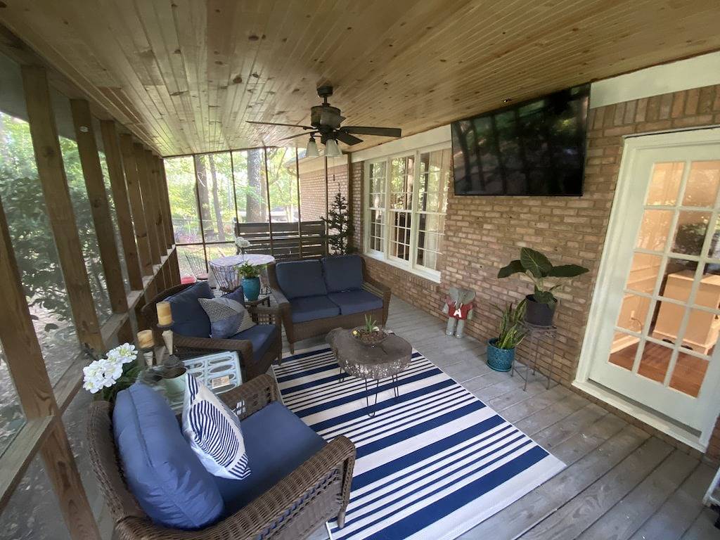 Pet Friendly Home Minutes from Ua with Large Fenced Backyard and Movie Theatre in Tuscaloosa, Tuscaloosa County