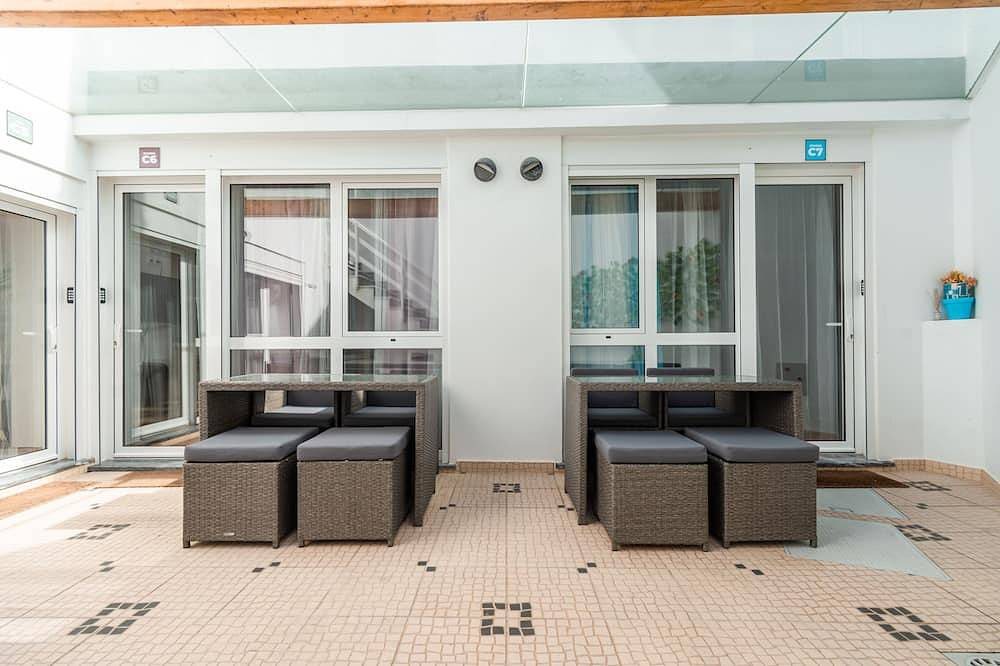 Apartamento inteiro, Estudio Azul C/Pátio Partilhado 200 metros, 3 min a pé, da Praia de Peniche in Peniche, Leiria distrito