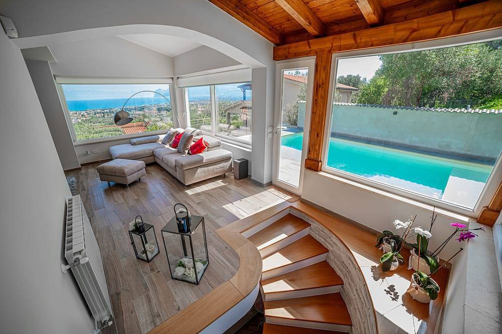 Villa with pool, 3 km's away from the sea, stunning 180° view on the sea in Carini, Palermo Province