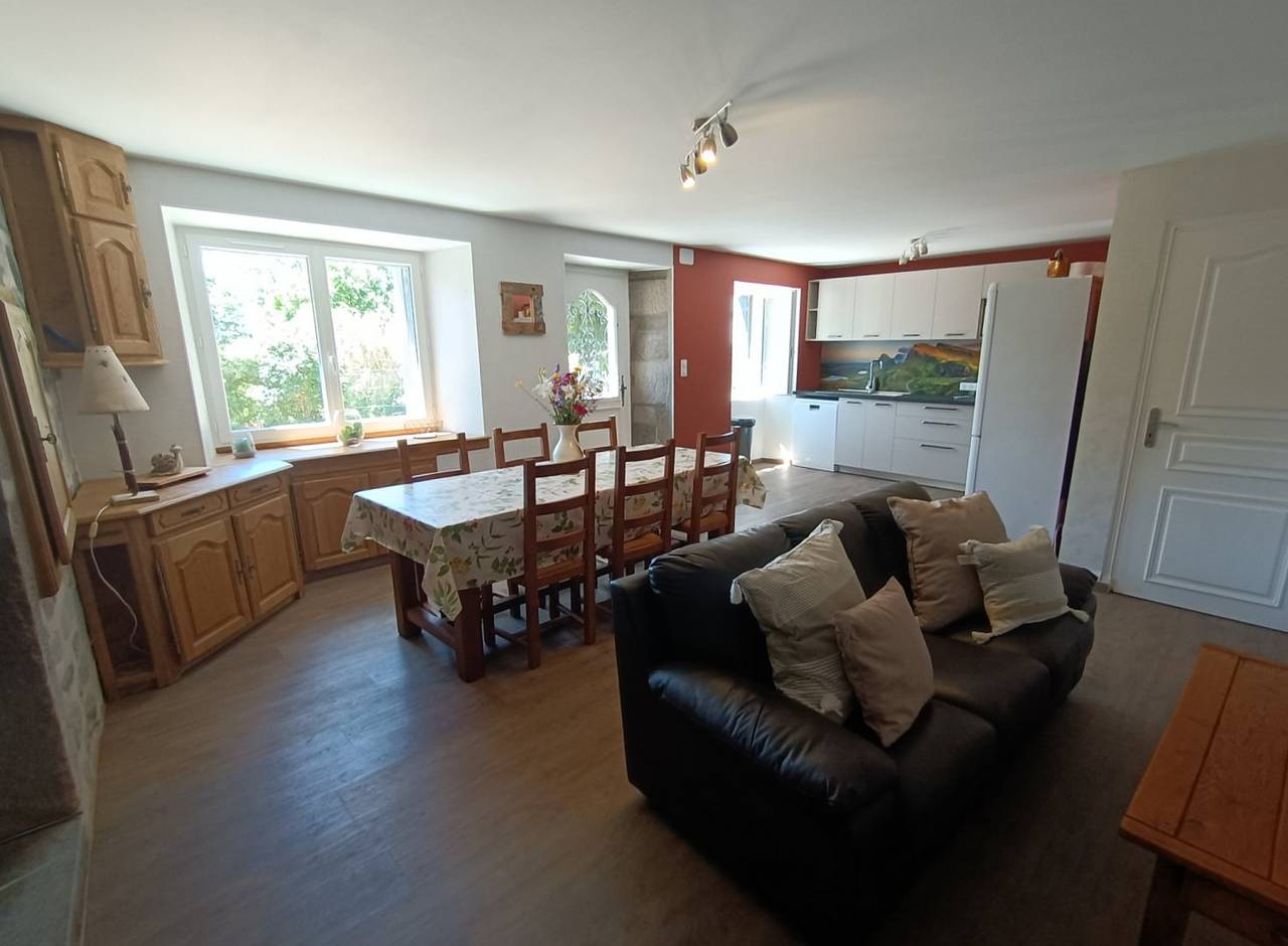 Gîte pour 6 personnes à Pailherols, Monts du Cantal in Pailherols, Région d'Aurillac