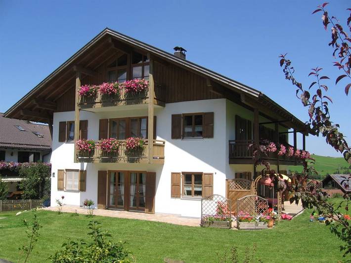 Ferienwohnung für 2 Personen, mit Balkon und Terrasse in Bad Kohlgrub