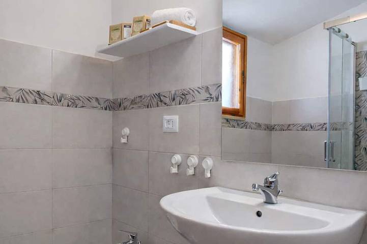 Appartamento intero, Seaside Garden Studio a 2 minuti dal mare in Santa Marinella, Provincia di Roma