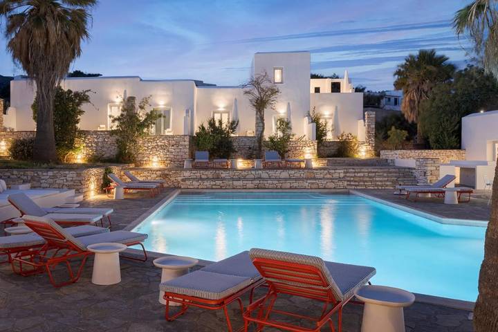 Hôtel pour 2 personnes, avec piscine ainsi que vue et terrasse, animaux acceptés dans Drios - 2