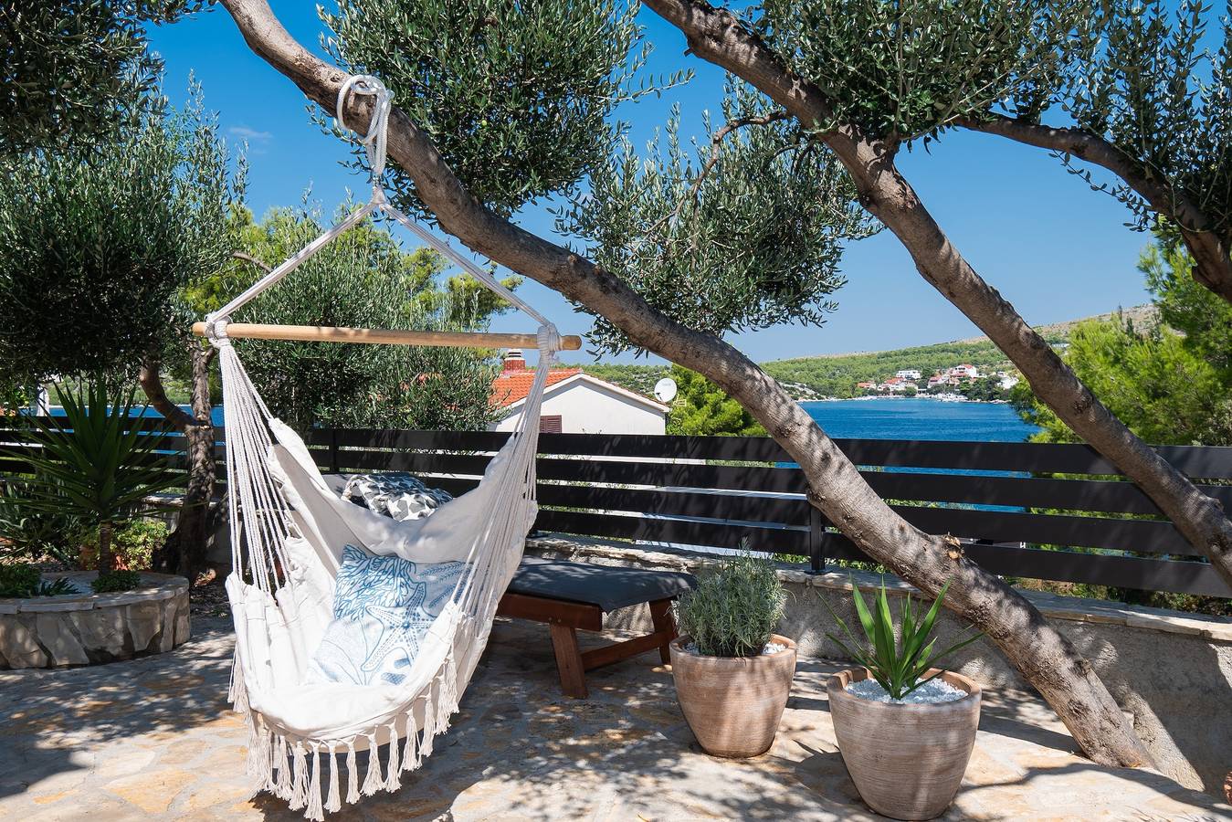 Ganze Wohnung, 1-Zimmer-Ferienwohnung am Strand Sparadici, Sibenik A-24420-b in Grebastica, Šibenik-Knin