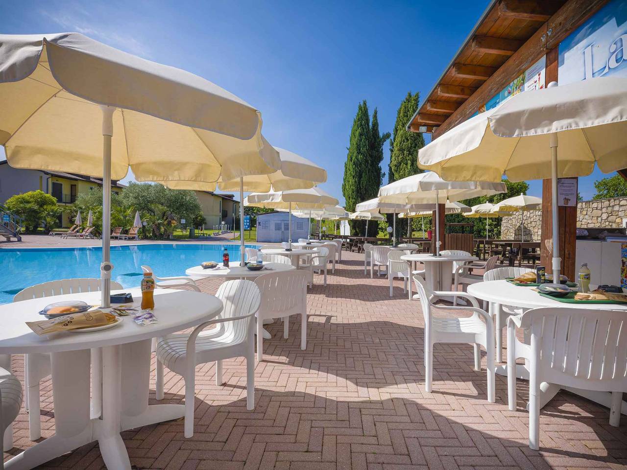 Apartamento vacacional entero, Holiday apartment mit Pool  in Castelnuovo del Garda, Montañas Garda