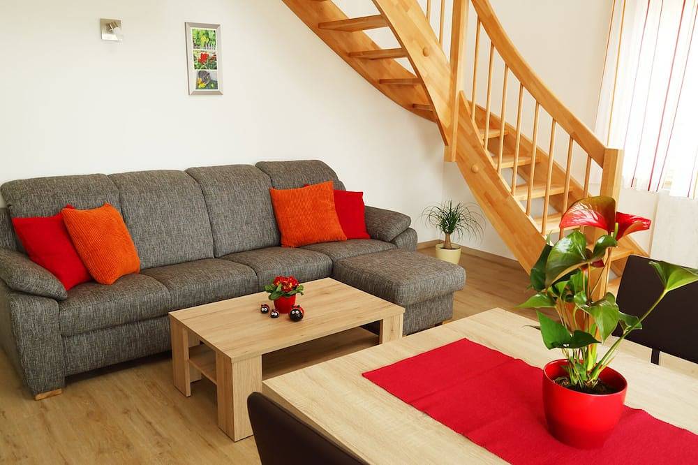 Ganze Wohnung, Ferienhaus (75 m2) mit großzügiger Küche, offener Galerie und Terrasse in Weigenheim, Fränkisches Weinland
