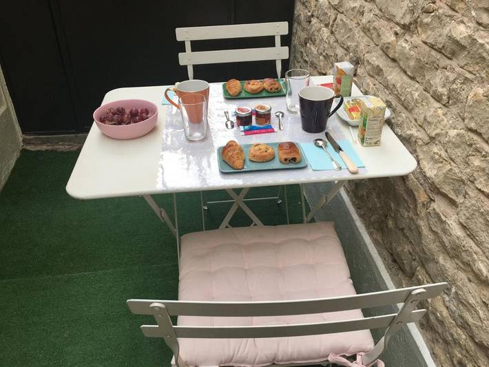 Location de vacances pour 2 personnes, avec vue ainsi que jardin et terrasse à Pommiers - 4