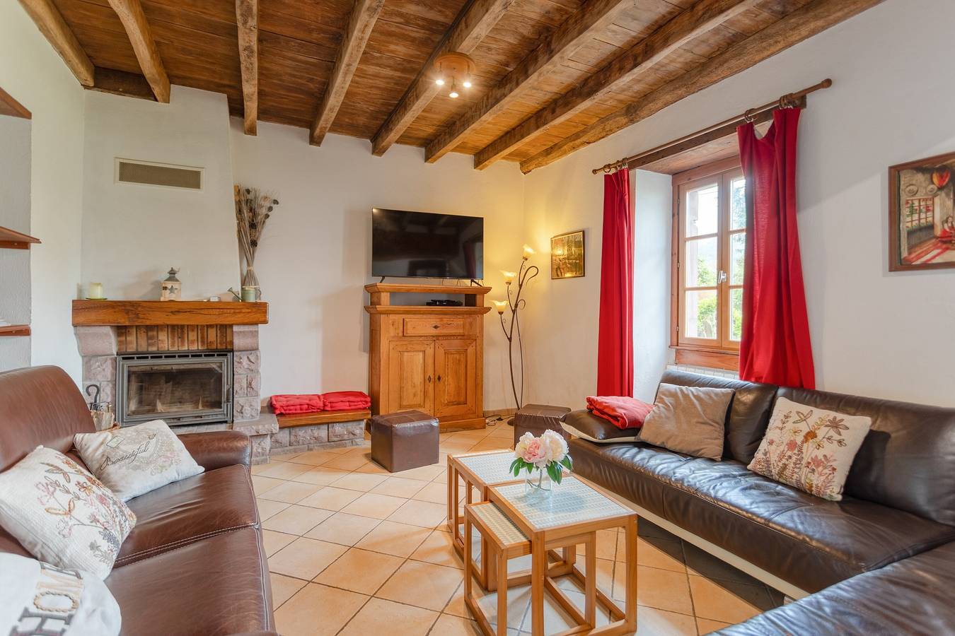 Holiday Home 'Etxaluzenea' with Mountain View, Private Terrace and Wi-Fi in Saint-Étienne-de-Baïgorry, Bayonne Området