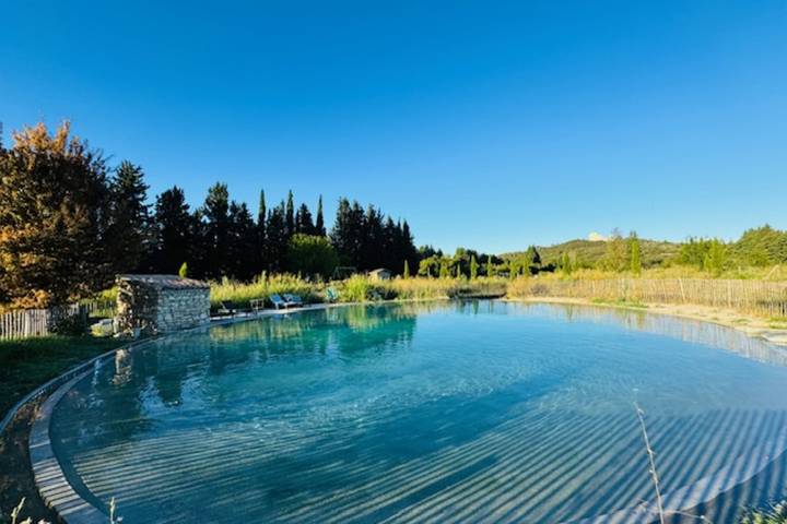 Location de vacances pour 9 personnes, avec terrasse ainsi que jacuzzi et jardin, adapté aux familles à Le Thor - 2