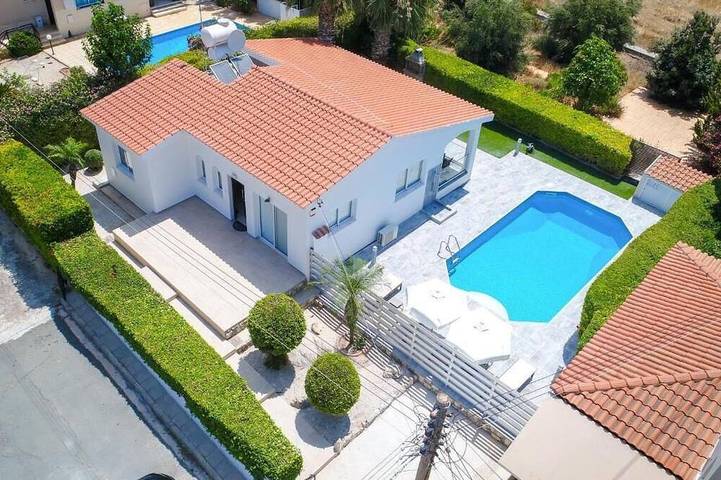 Bungalow für 4 Personen, mit Garten und Terrasse auf Zypern