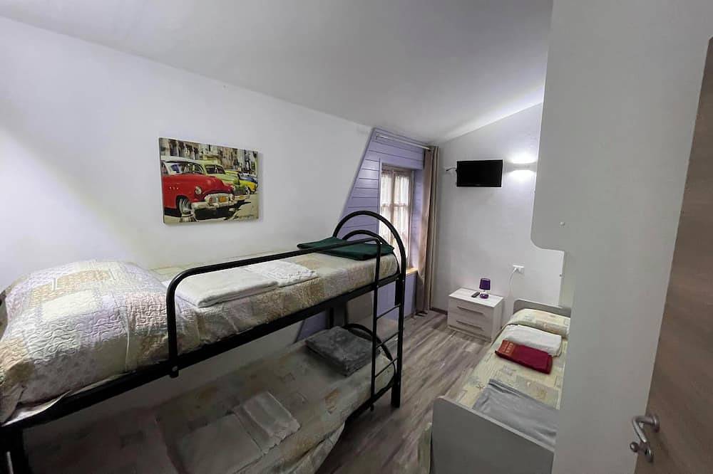 Exclusive Tuscan Villa with Black Pool & Jacuzzi in Altopascio, Lucca Provinz