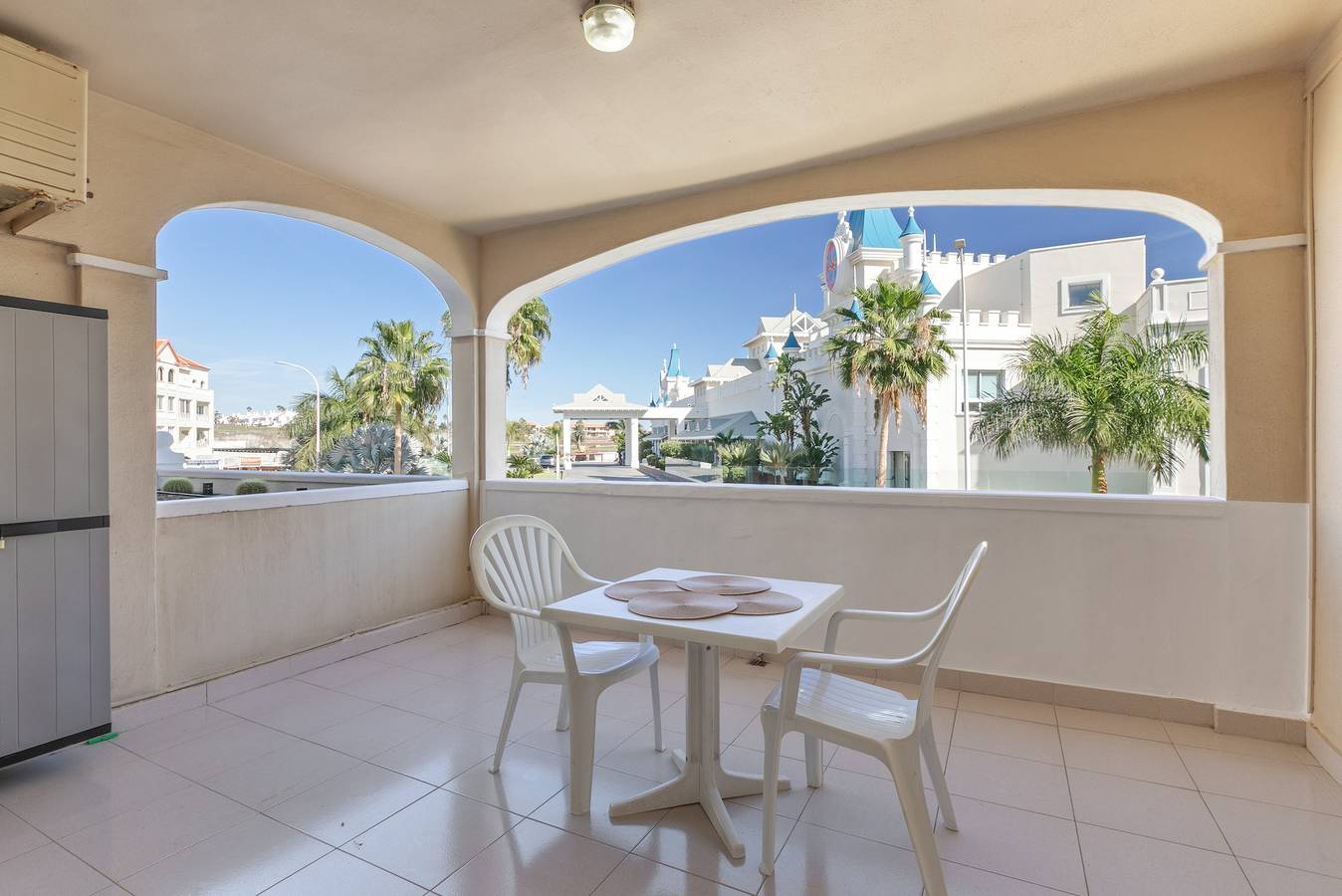 Appartement entier, Appartement de vacances « Golf Del Sur Oasis » avec piscine partagée, terrasse privée et Wi-Fi in Las Adelfas, San Miguel de Abona