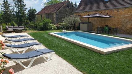 Gîte pour 13 personnes, avec piscine à Archignac