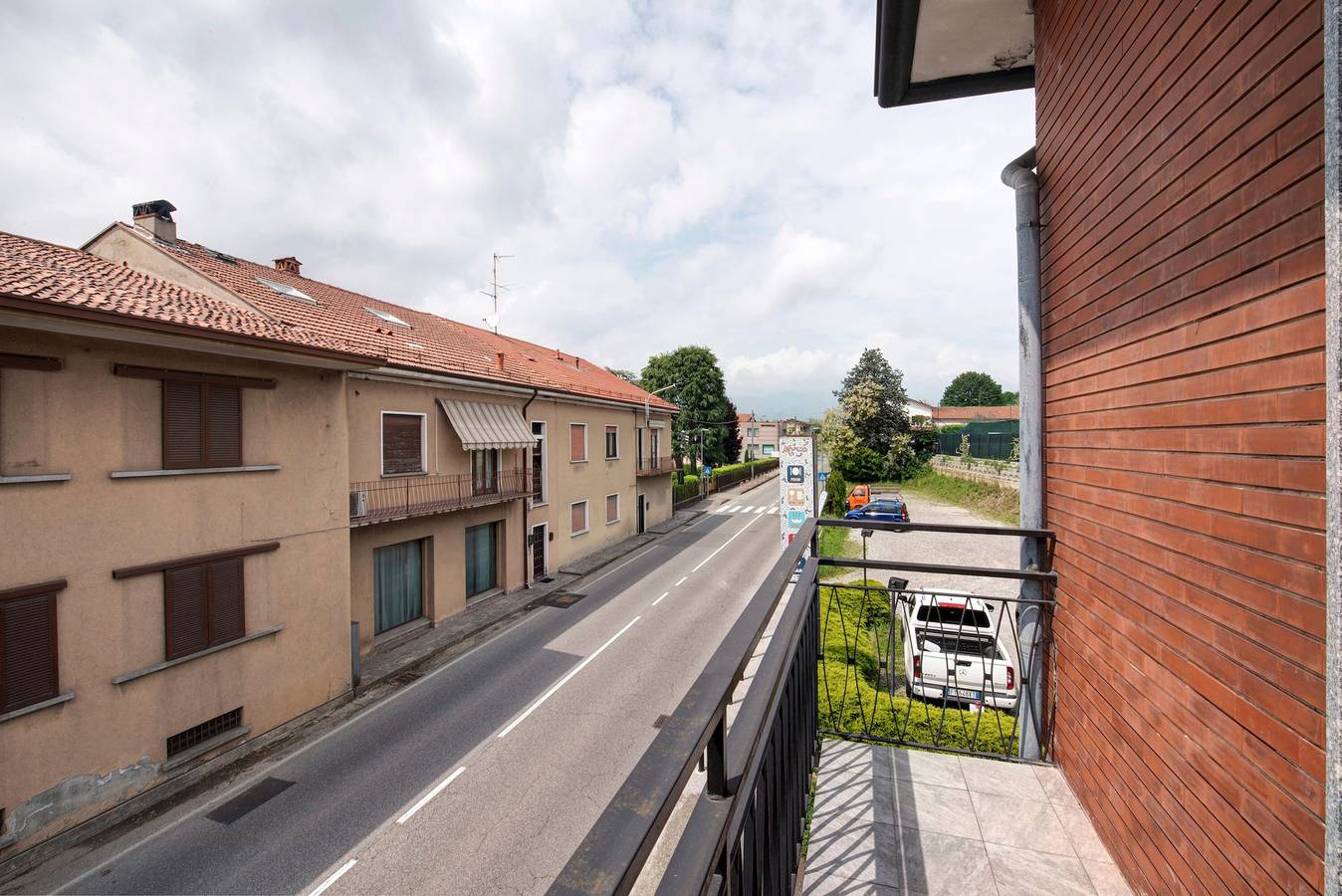 Zimmer 'Rosa' mit gemeinsamer Terrasse, Balkon und Wi-Fi in Alzate Brianza, Brianza