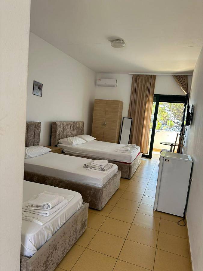 Hôtel pour 4 personnes, avec Balcon et Terrasse ainsi que Jardin et Vue dans Dhërmi