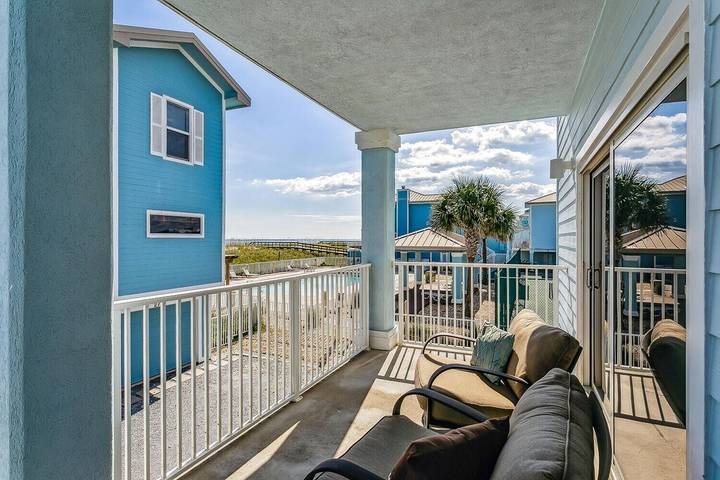 Vacation house for 12 people, with pool and balcony in Pensacola Beach