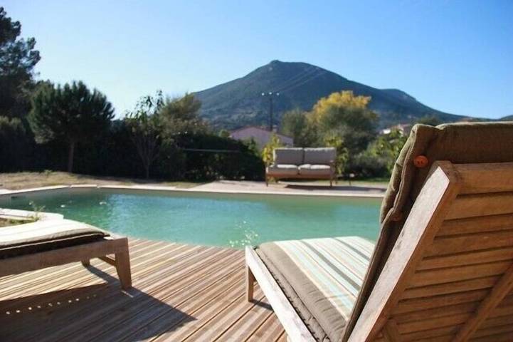Villa pour 4 personnes, avec terrasse ainsi que piscine et jardin en Corse-du-Sud