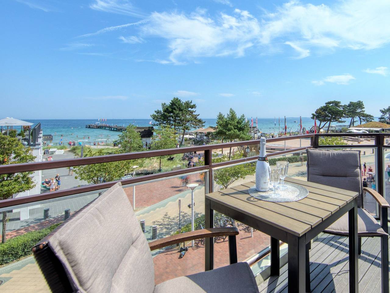 Ganze Ferienwohnung, Strandhaus Meetz - Strandblick 3Zi. 62qm Meerblick, 2xbalkon, 1. Og, o. Fahrst. in Scharbeutz, Ostholstein