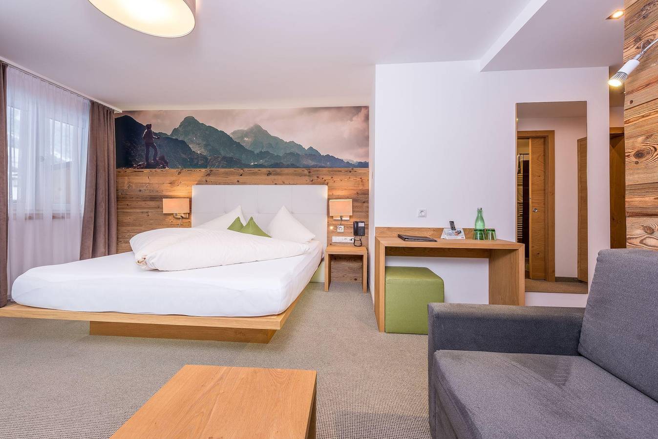 Geheel vakantieappartement, Mountain Deluxe Zimmer Nr. 107 in Finkenberg, Zillertaler Alpen