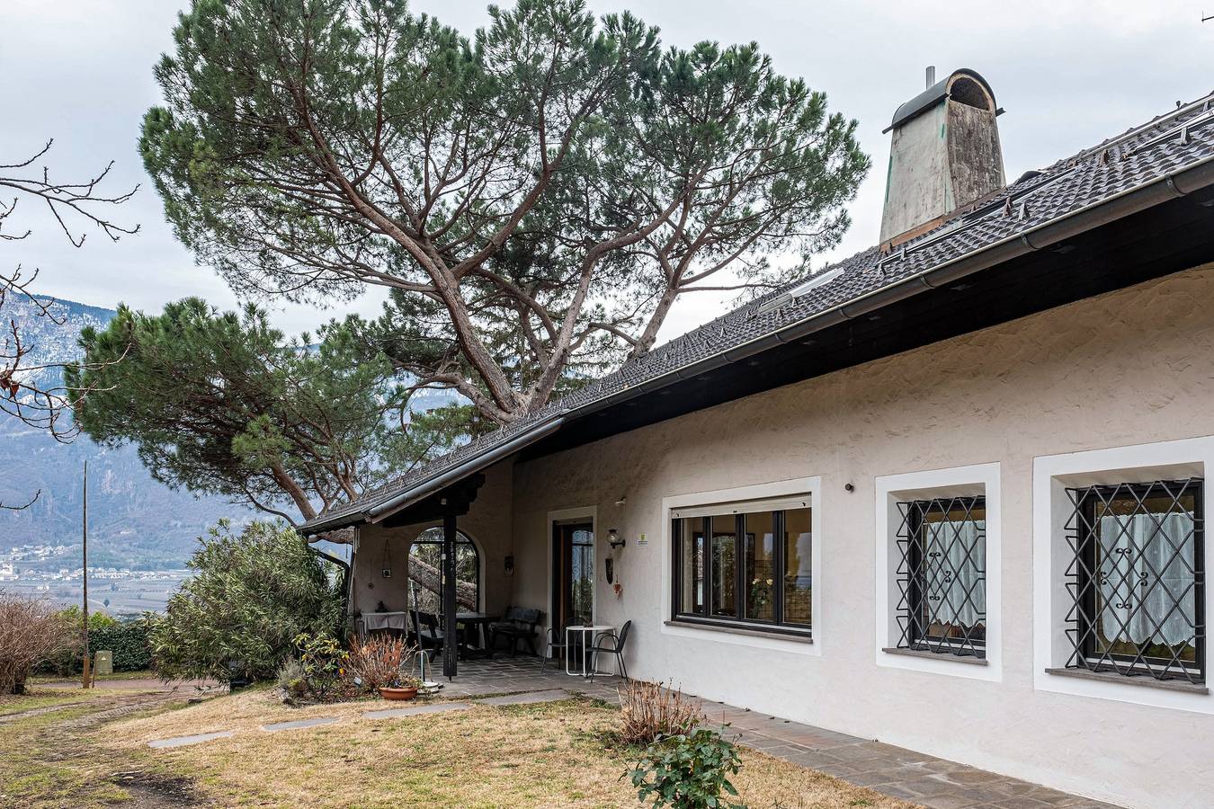 Ganze Wohnung, Ferienwohnung "Villa Pinie" mit privatem Garten, privater Terrasse und Wlan in Terlan, Sarntaler Alpen
