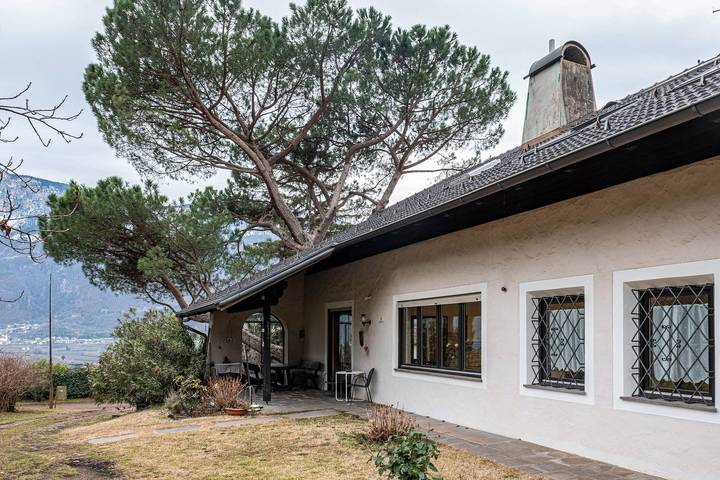 Appartamento intero, Appartamento "Villa Pinie" con giardino privato, terrazza privata e Wi-Fi in Terlano, Alpi Sarentine