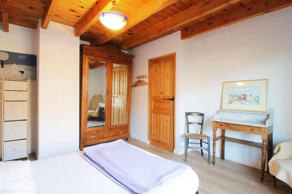 Comfortable family chalet 5 min. drive from the lake in Viviers-du-Lac, Chambéry region