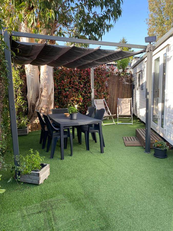 Camping pour 4 personnes, avec Terrasse et Piscine à La Londe-les-Maures